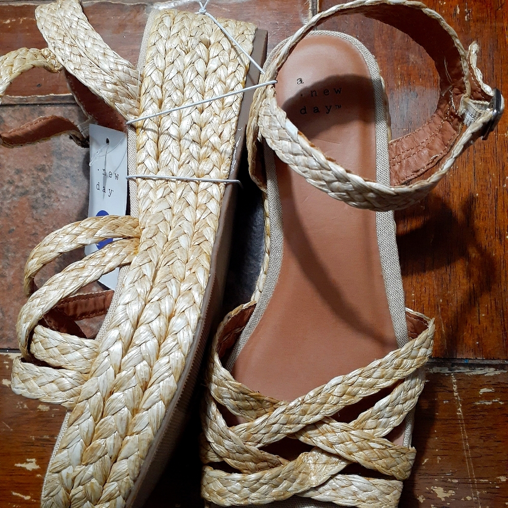 Womens sandals size 8